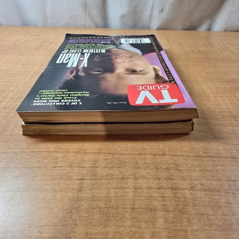 TV Guides 1997/1998 X-Files Collector's Foldout Cover  1 of 2 Collectors' Covers